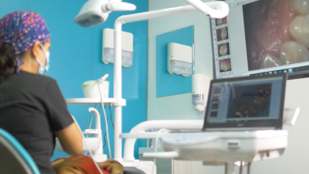 La odontología y el Verano Tratamiento la clinica dental 1024x576